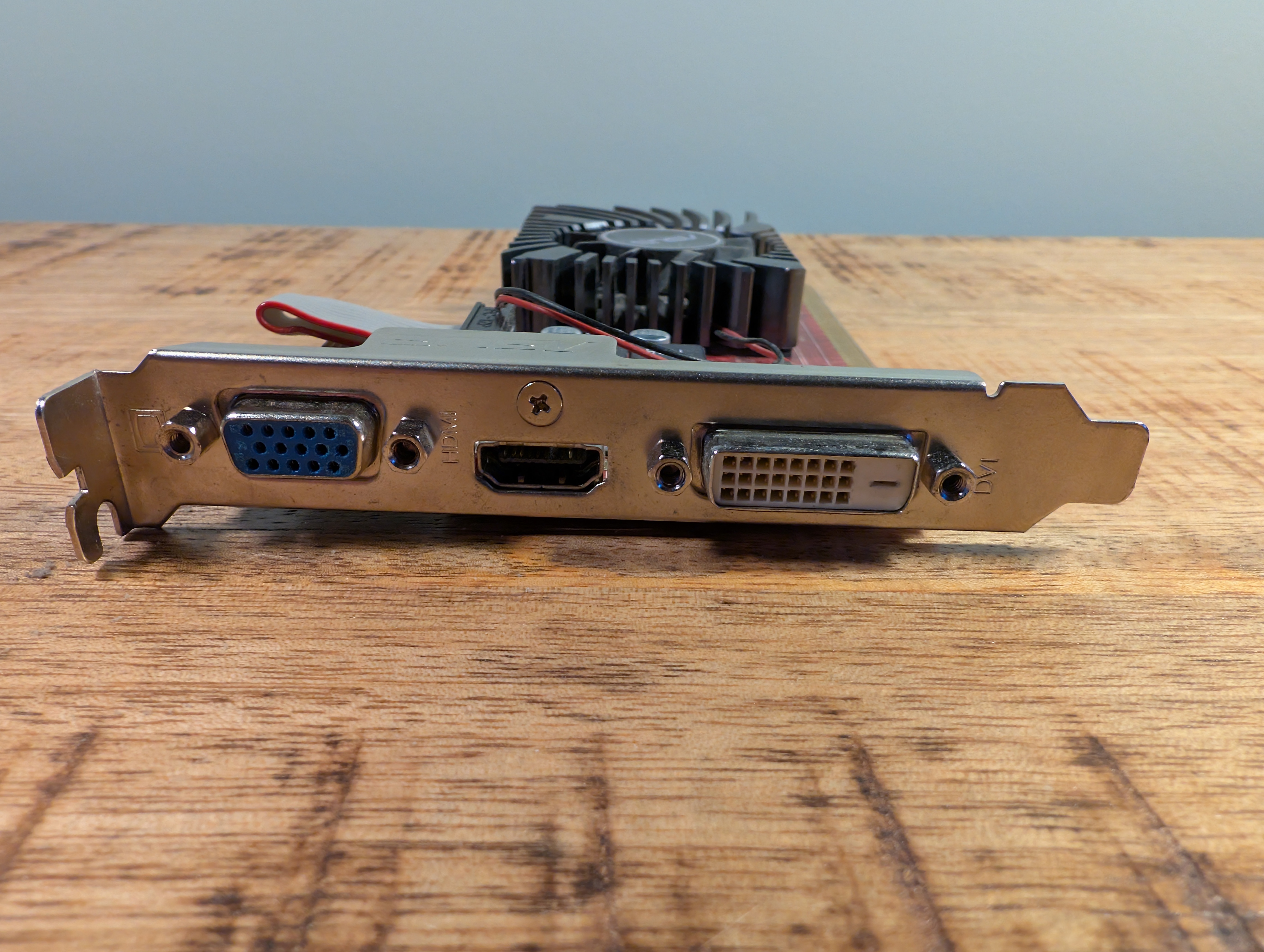 ASUS Radeon R7 240 2GB GDDR3