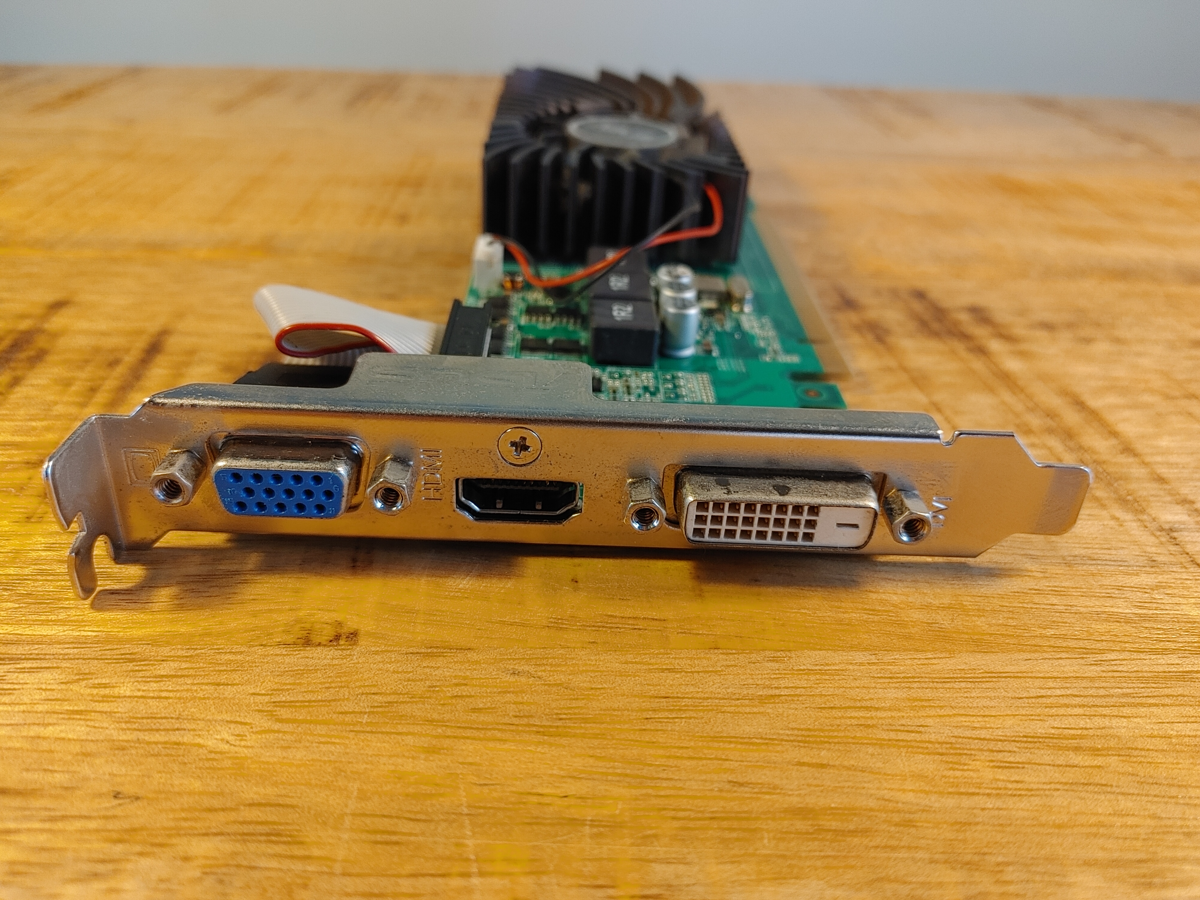 AsusRadeon R9 255 2GB (2) ASUS Radeon R9 255 2GB GDDR3