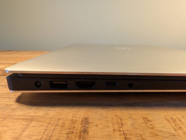 Dell Precision 5540 (8) Dell Precision 5540 | 9th Gen Intel Core i7 | Nvidia Quadro T2000 | 15.6" IPS Full HD