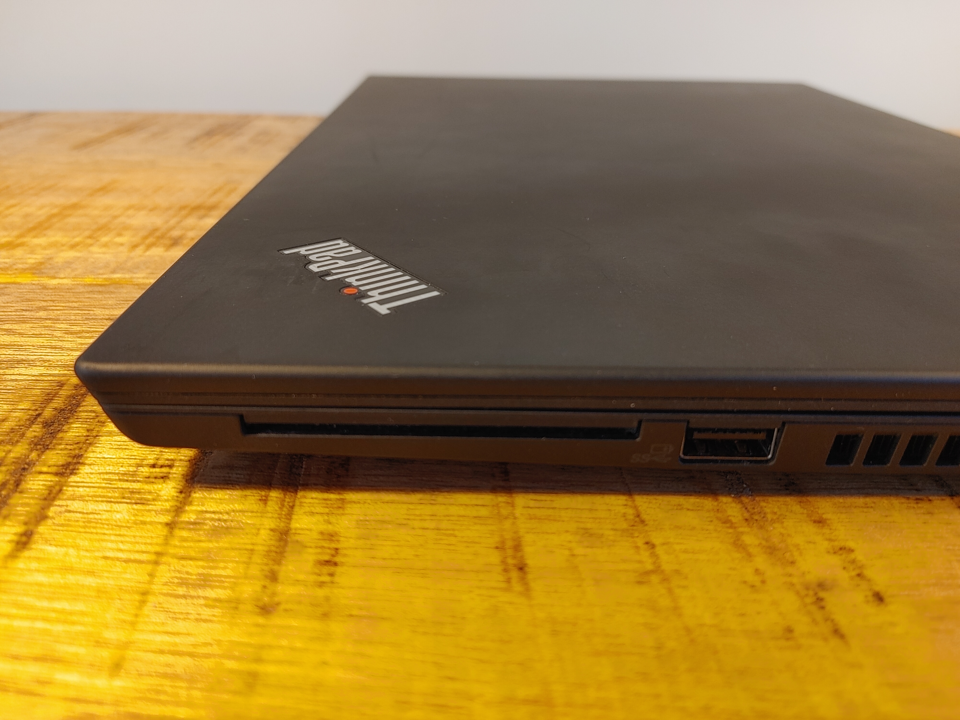 Lenovo ThinkPad T490 (13) Lenovo ThinkPad T490 | 8th Gen Intel Core i5 | 14.0" IPS Touchscreen Full HD