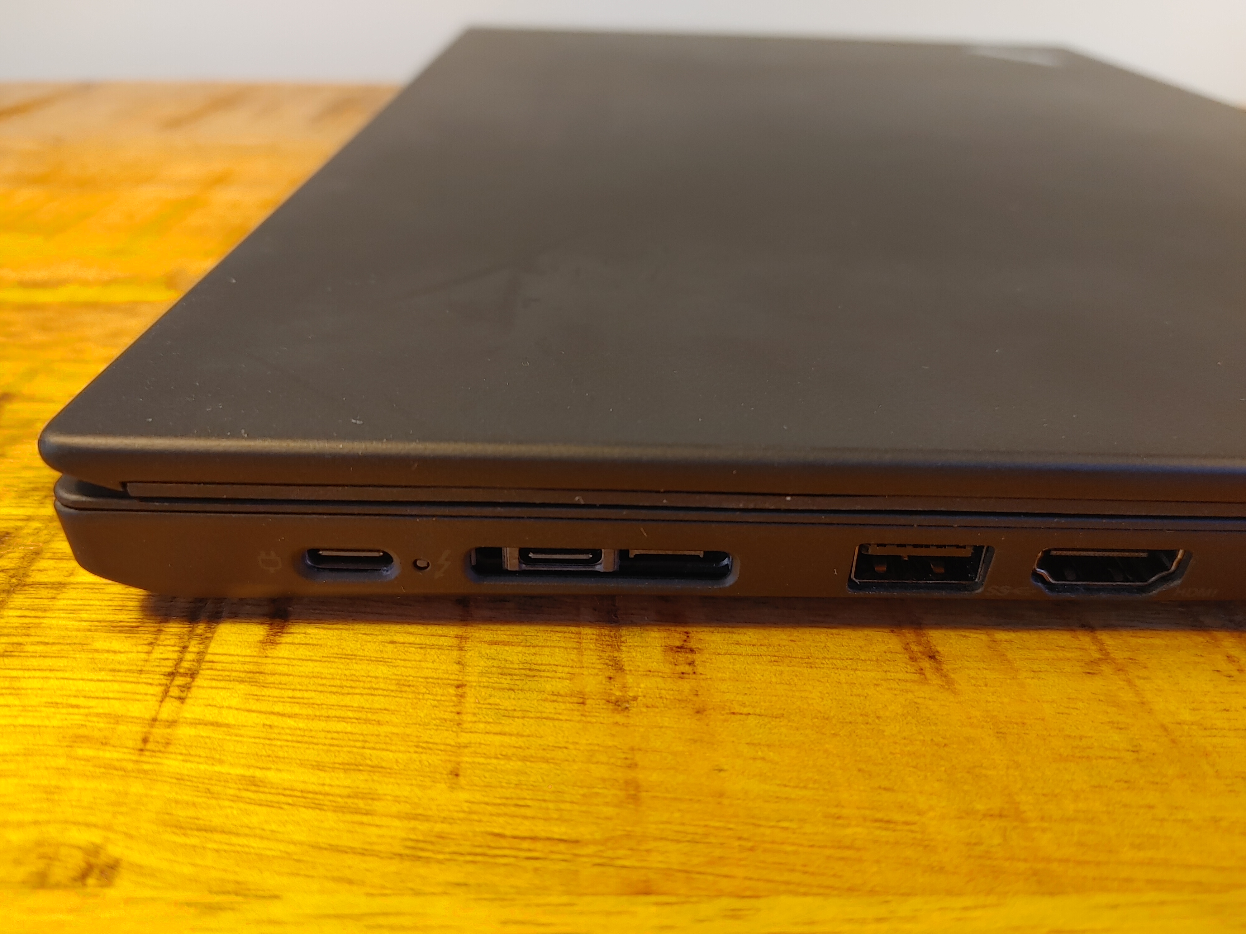 Lenovo ThinkPad T490 (9) Lenovo ThinkPad T490 | 8th Gen Intel Core i5 | 14.0" IPS Touchscreen Full HD