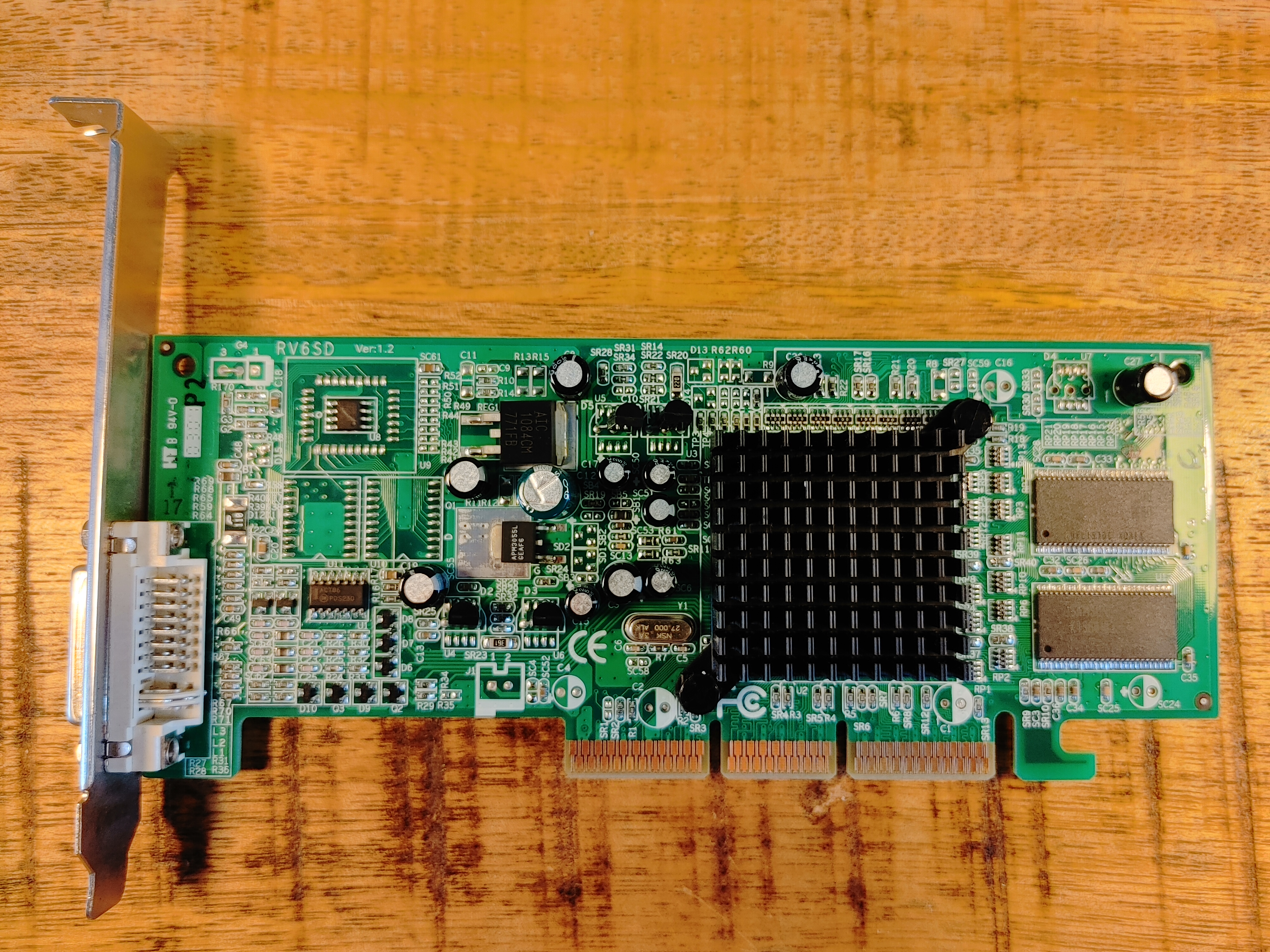 ATI Radeon 7000 32MB DDR-RAM AGP