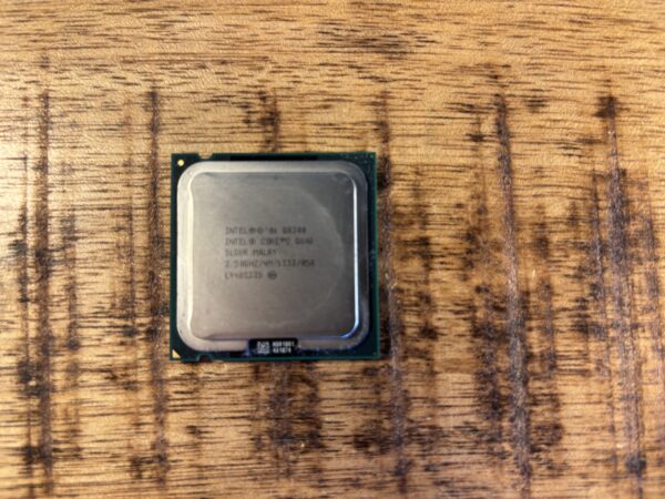 Intel Core2Quad Q8300 Socket 775