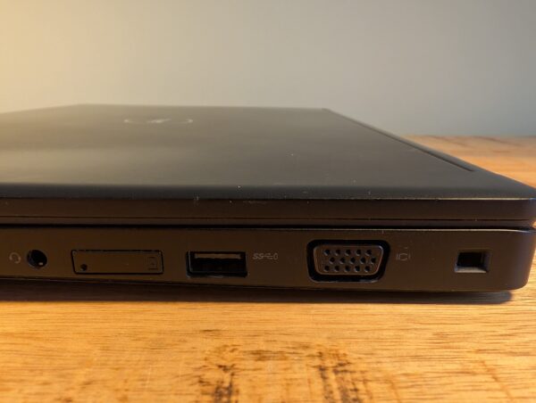 Dell Latitude 5590 (12) Dell Latitude 5590 | 8th Gen Intel Core i5 | 15.6" IPS Full HD