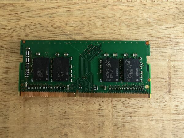 Micron 8GB DDR4 2400Mhz SO-DIMM (2) Micron 8GB DDR4 2400Mhz